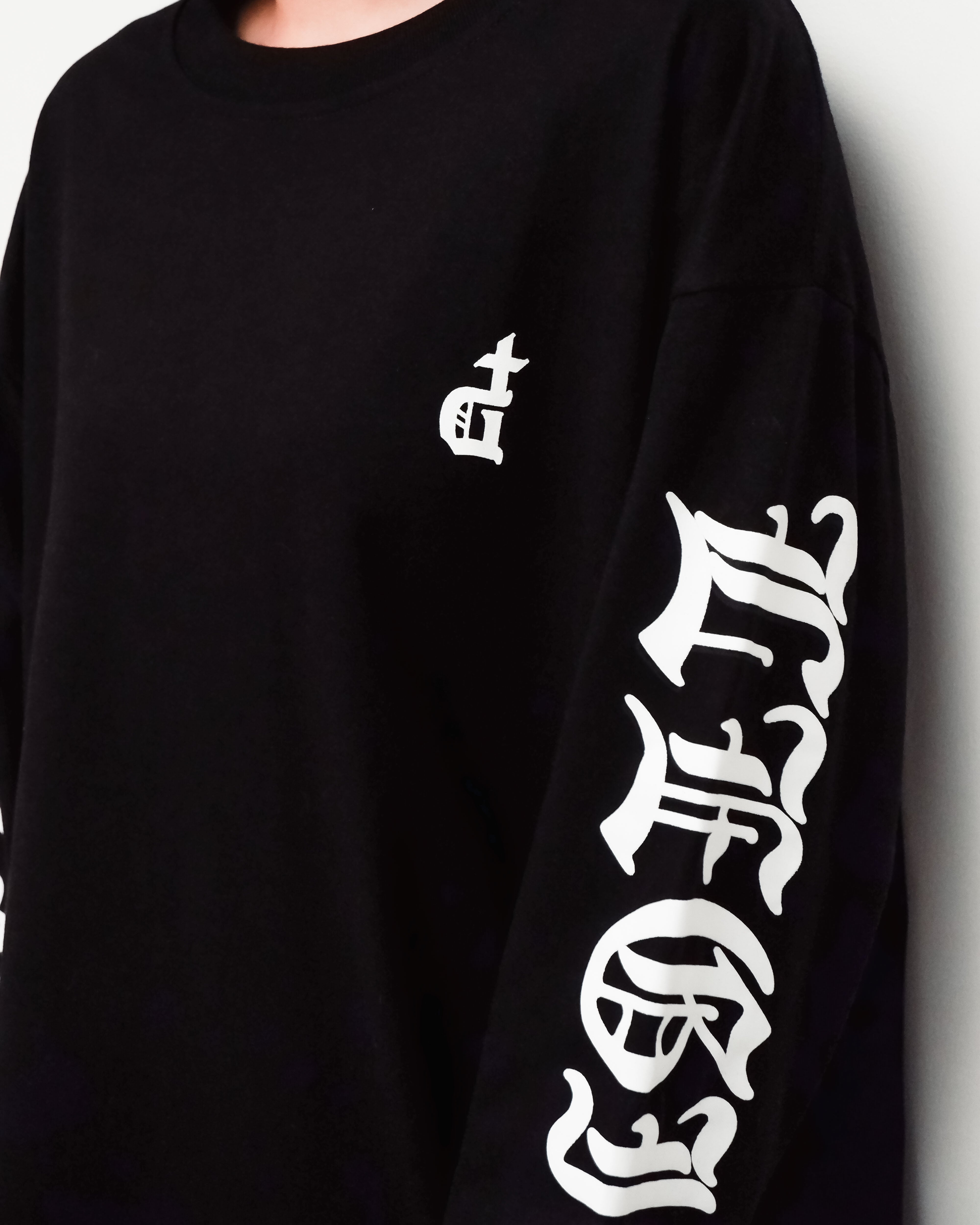 OG LOGO BLACKLETTER BLACK LONGSLEEVES