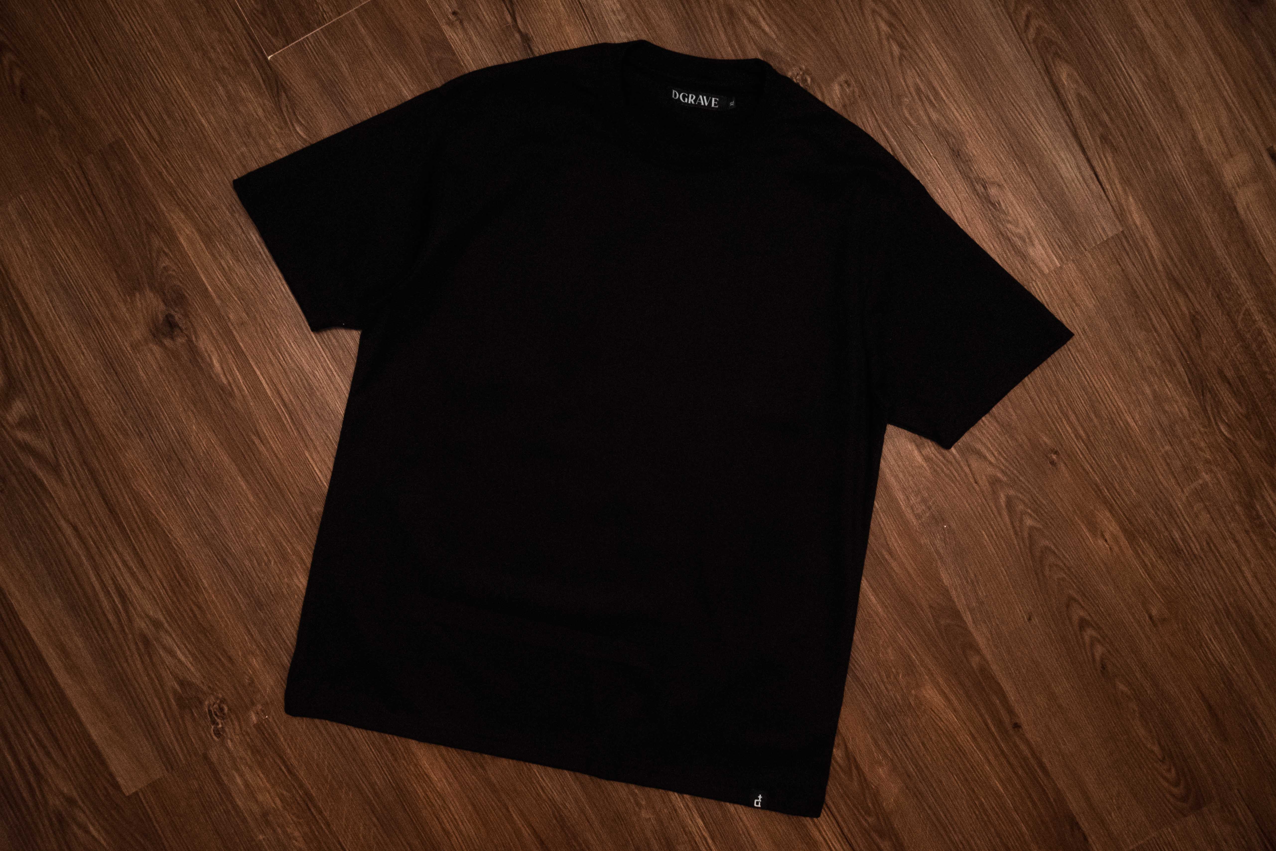 PLAIN BLACK TEE