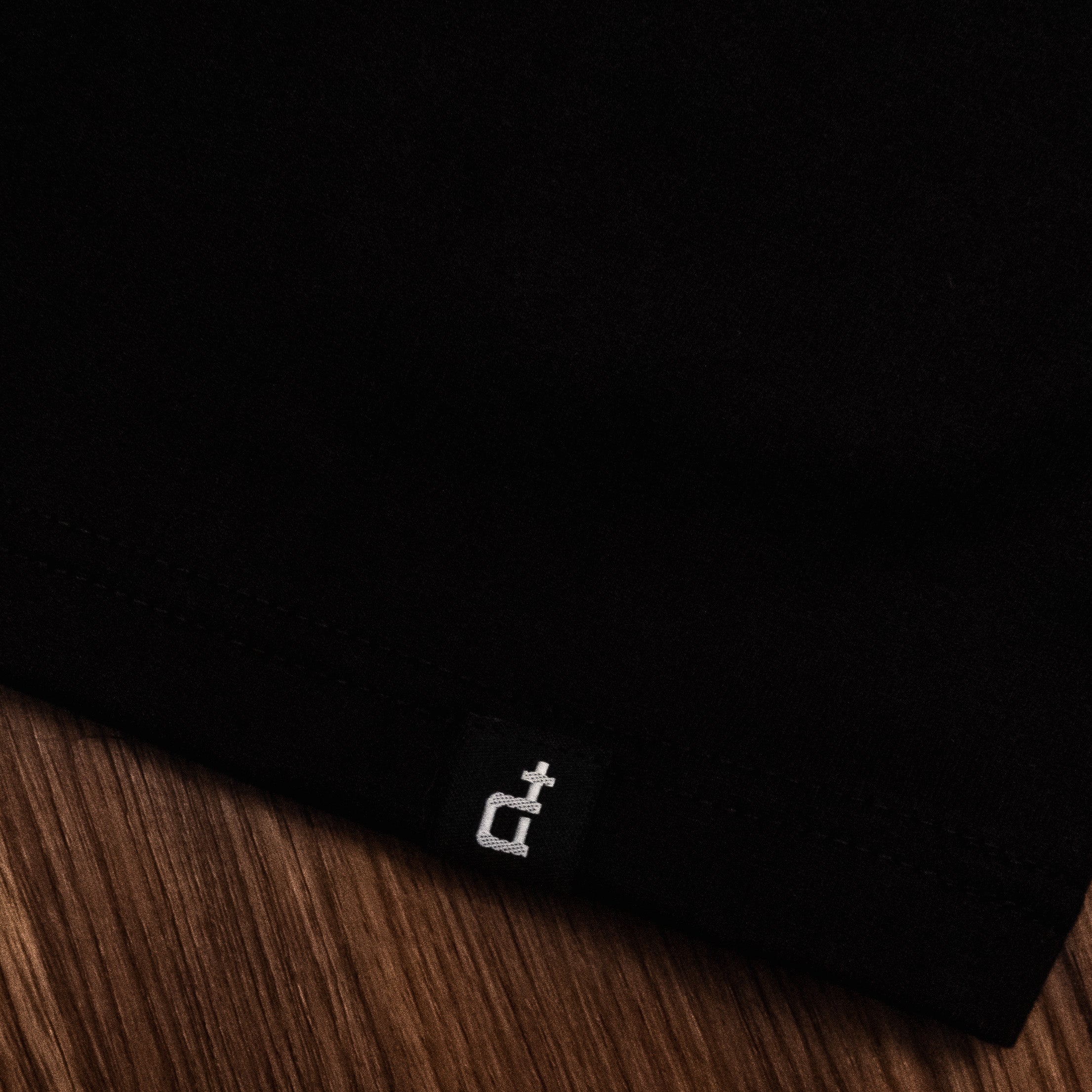 PLAIN BLACK TEE
