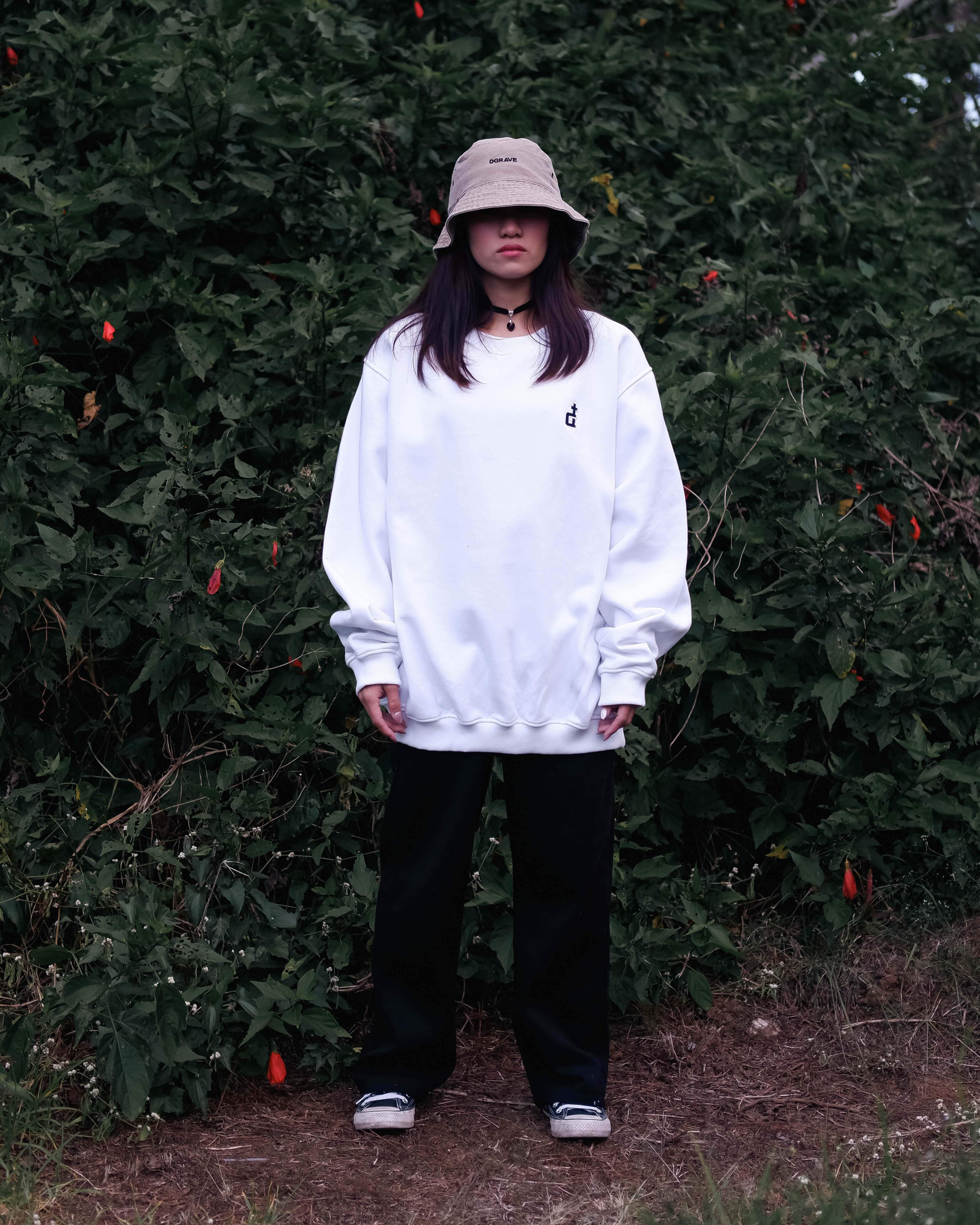 OG LOGO WHITE CREWNECK
