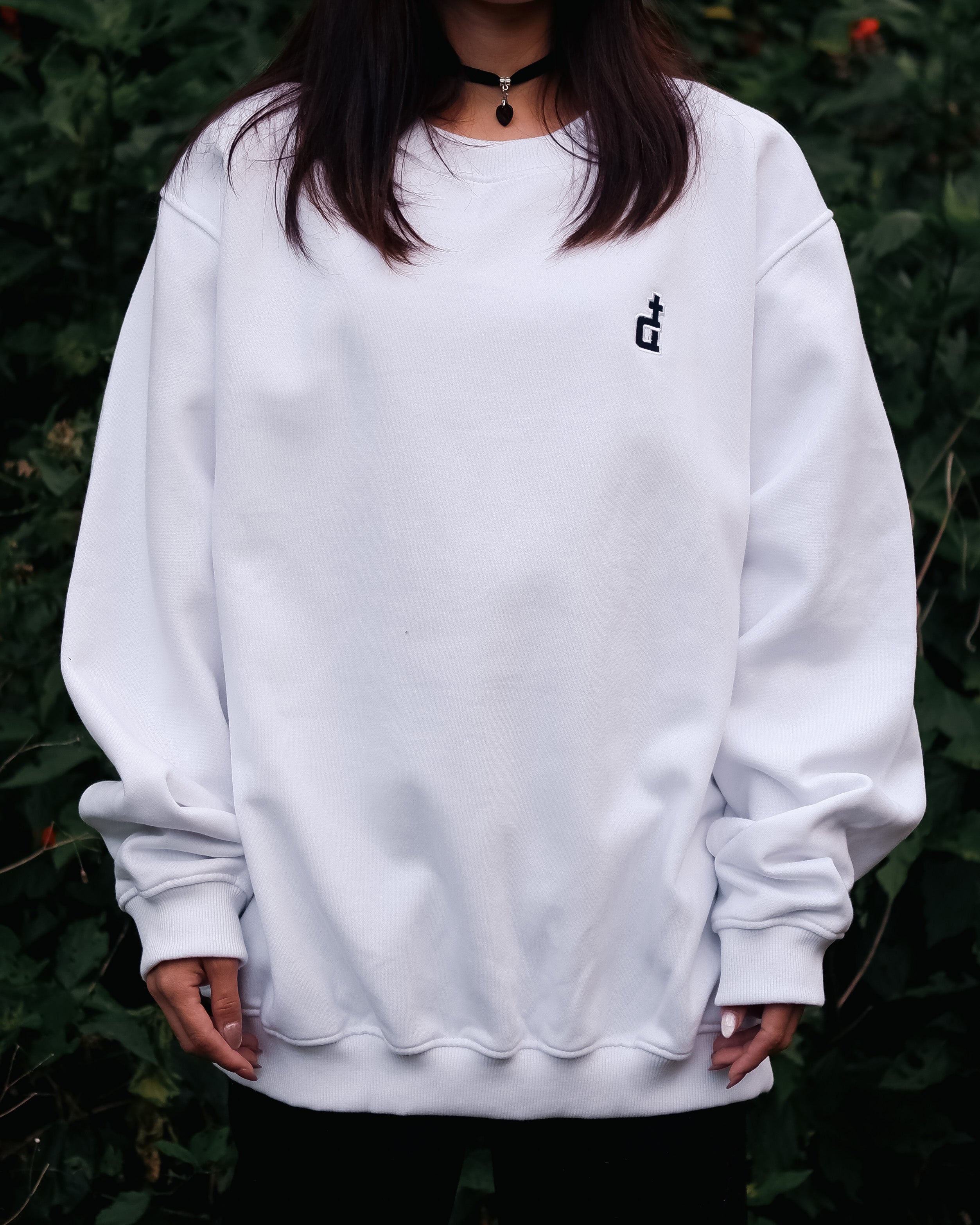 OG LOGO WHITE CREWNECK