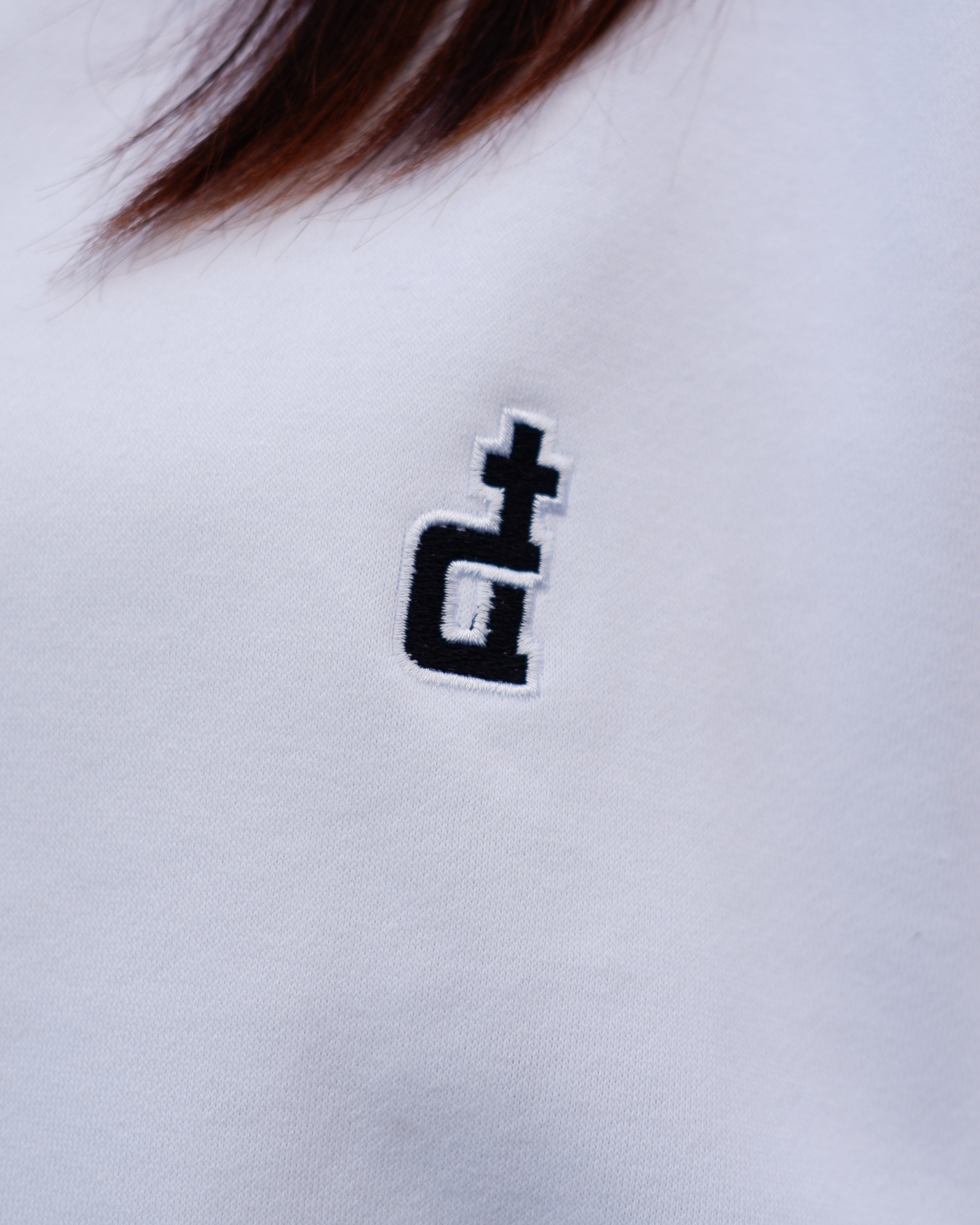 OG LOGO WHITE CREWNECK